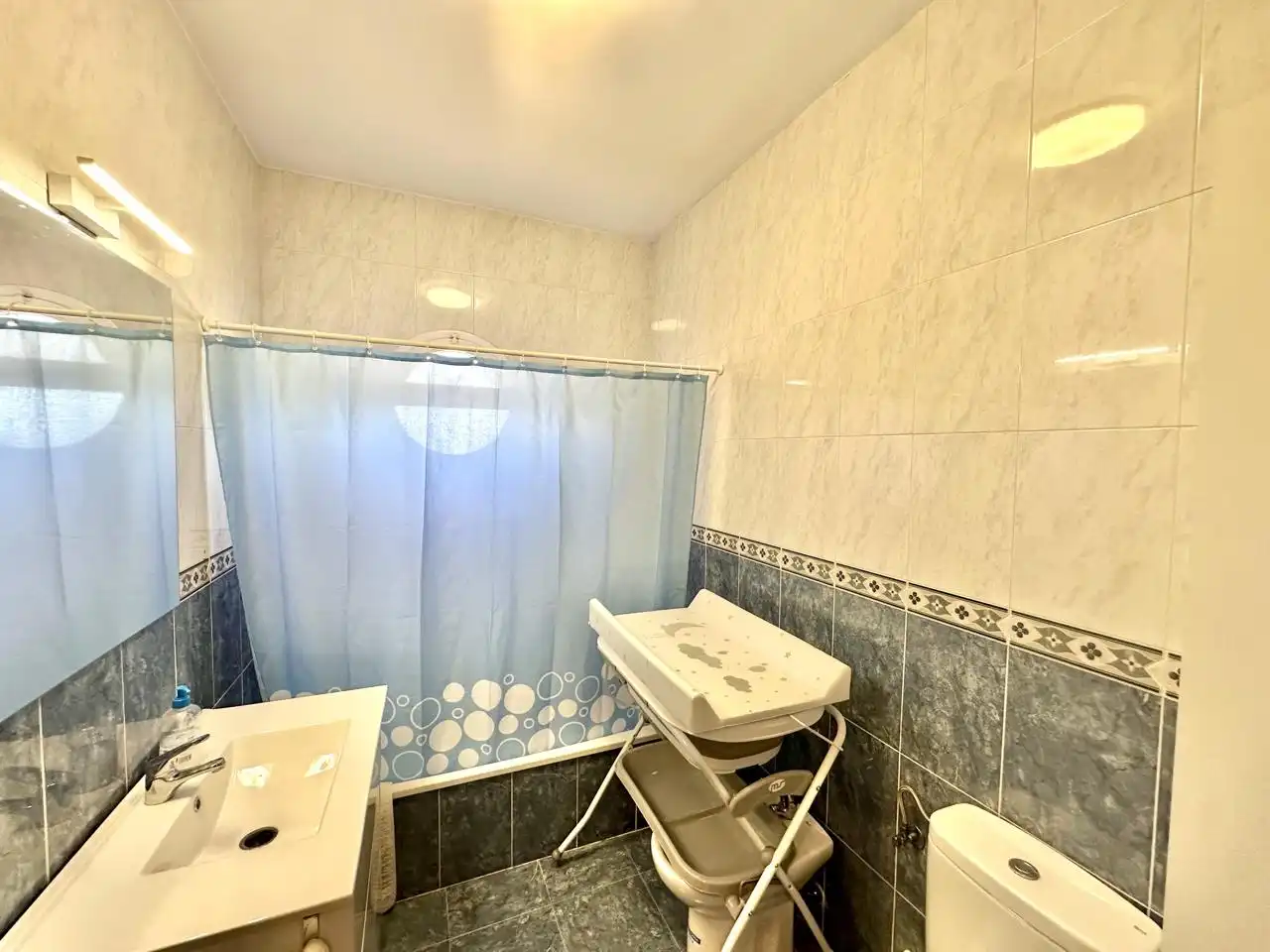 Baño de Casa adosada en venta en Fuente de Piedra con Aire acondicionado, Terraza y Piscina comunitaria