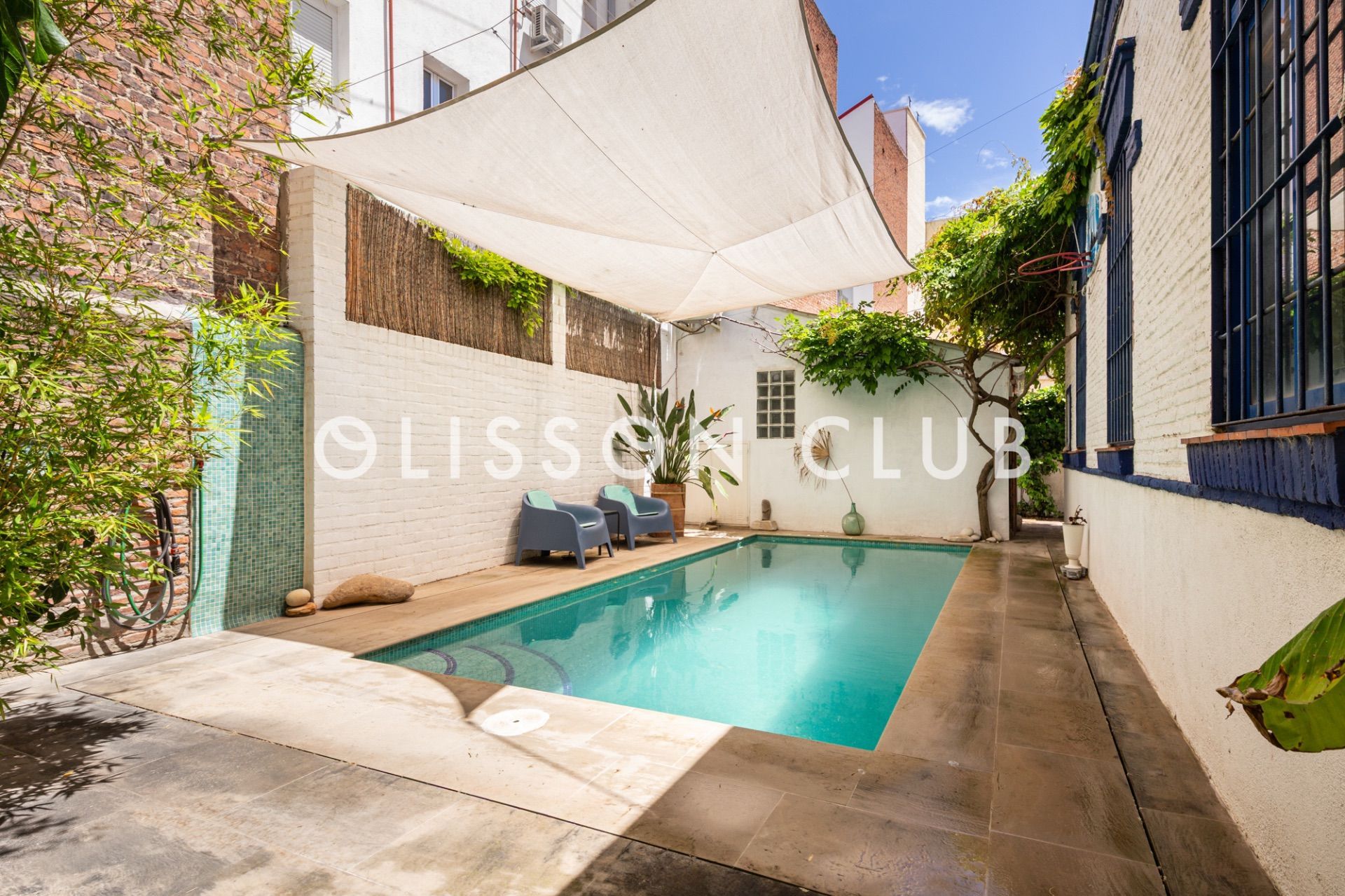 Piscina de Casa o xalet en venda en  Madrid Capital amb Aire condicionat, Calefacció i Jardí privat