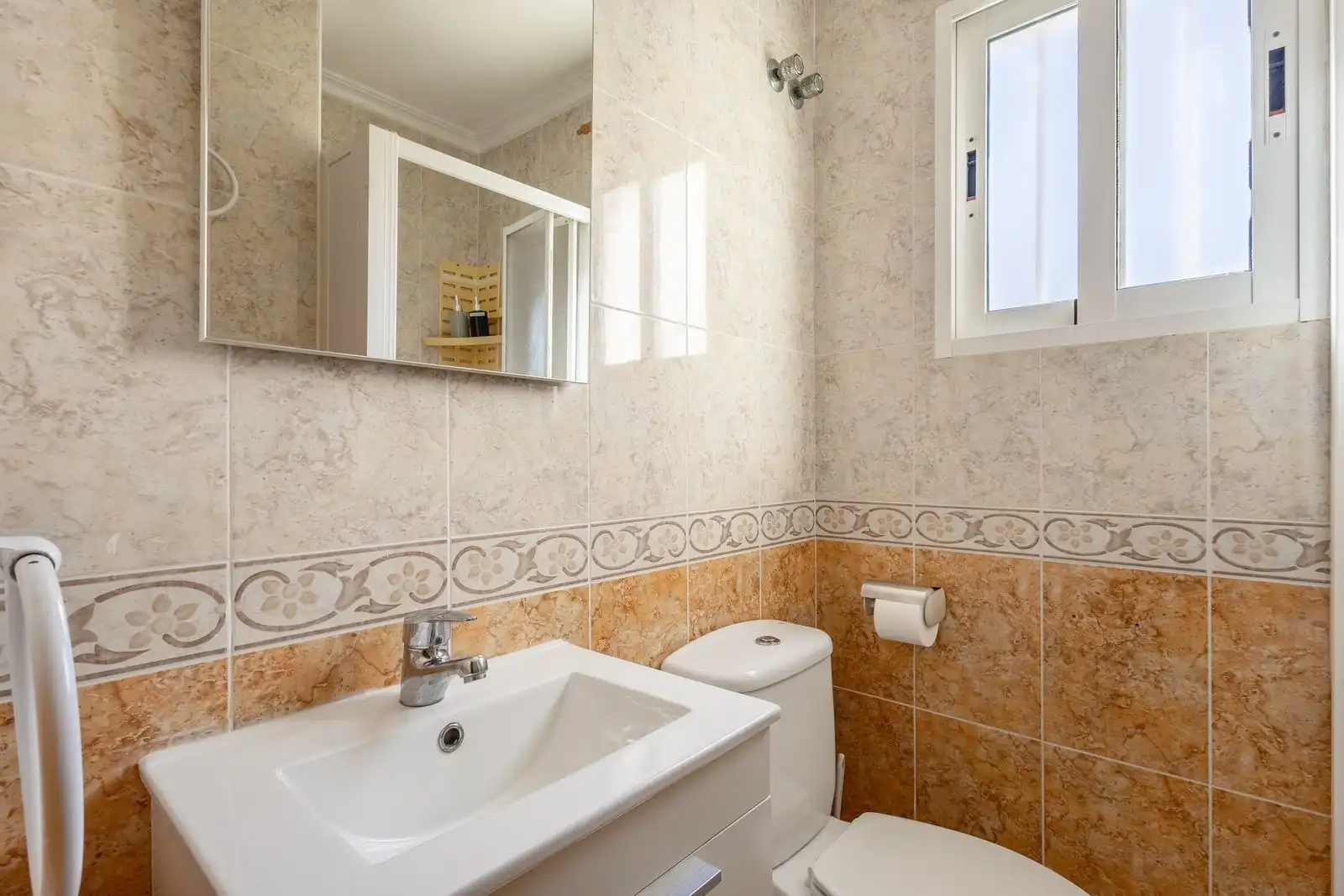 Badezimmer von Dachboden zum Verkauf in Torrevieja mit Terrasse und Balkon