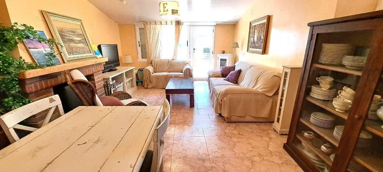 Sala d'estar de Pis en venda en Ayerbe amb Terrassa, Traster i Balcó