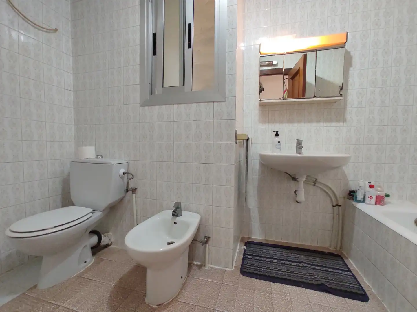 Baño de Piso de alquiler en Meliana con Terraza y Amueblado