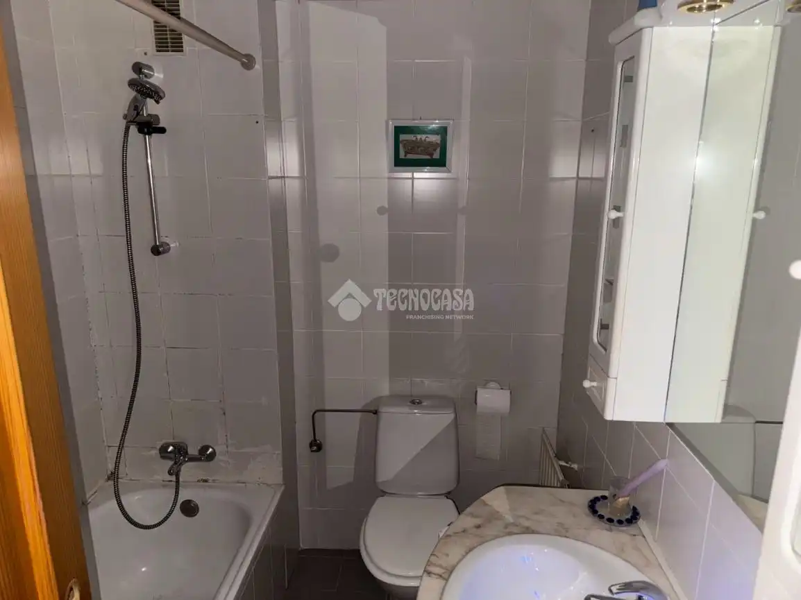 Bathroom of Flat for sale in Guadalajara  with Terrace and Home automation