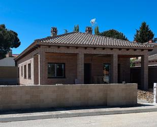 Exterior view of House or chalet to rent in Aldea del Fresno  with Air Conditioner