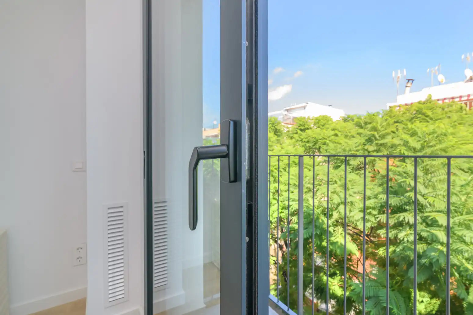 Flat for sale in Cornellà de Llobregat - Carretera ESPLUGUES, La Gavarra