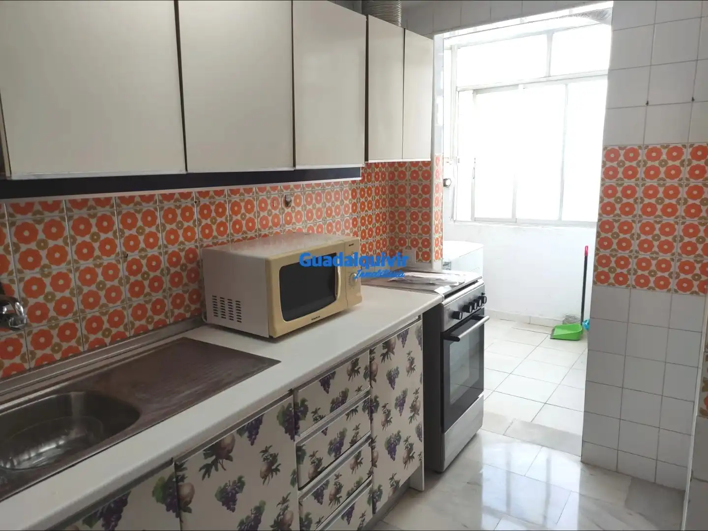 Kitchen of Flat for rent in Sevilla  with Air Conditioner, Furnished and Community pool