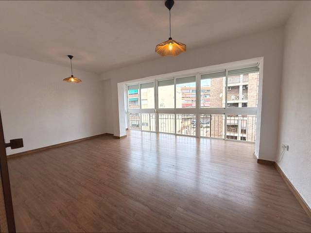 Piso en Alquiler en Calle RENATO BARDIN en Alipark