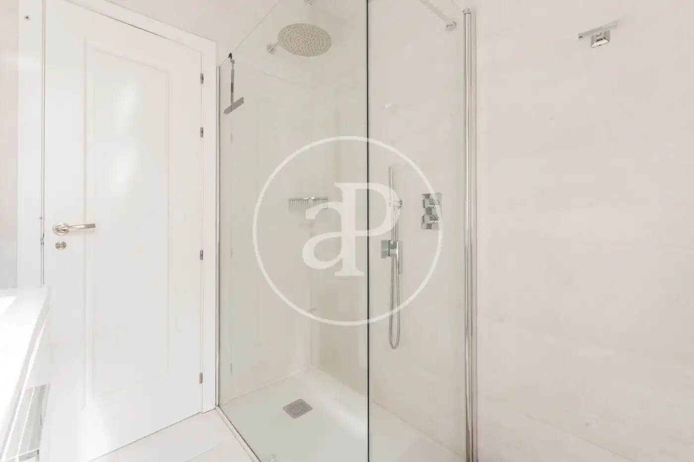 Flat with terrace for sale in Calle de Alcántara, imagen 36