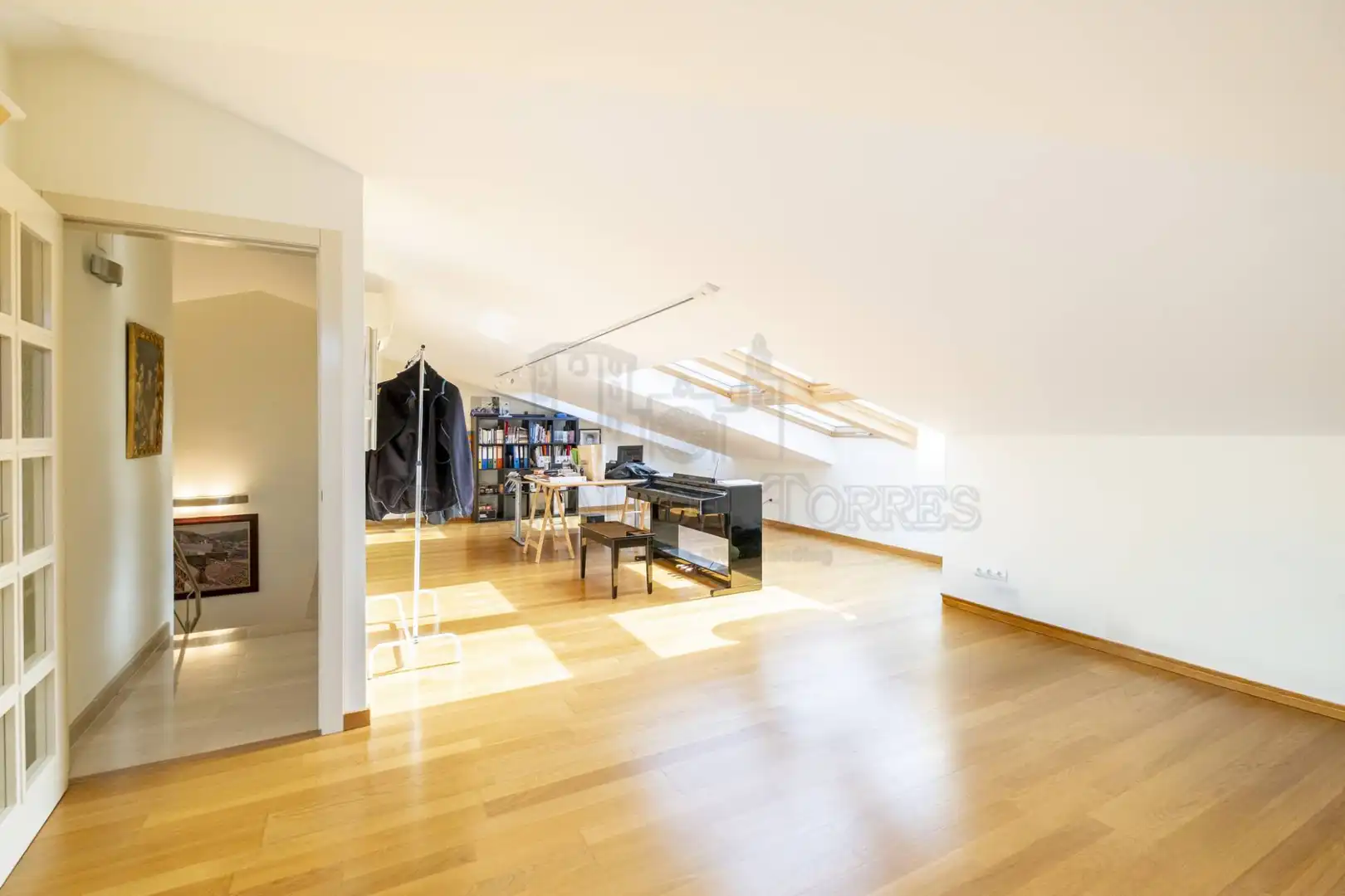 Living room of Attic for sale in Sant Cugat del Vallès  with Air Conditioner, Heating and Terrace