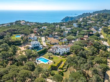 Casa amb piscina en venda a Carrer de les Illes Medes