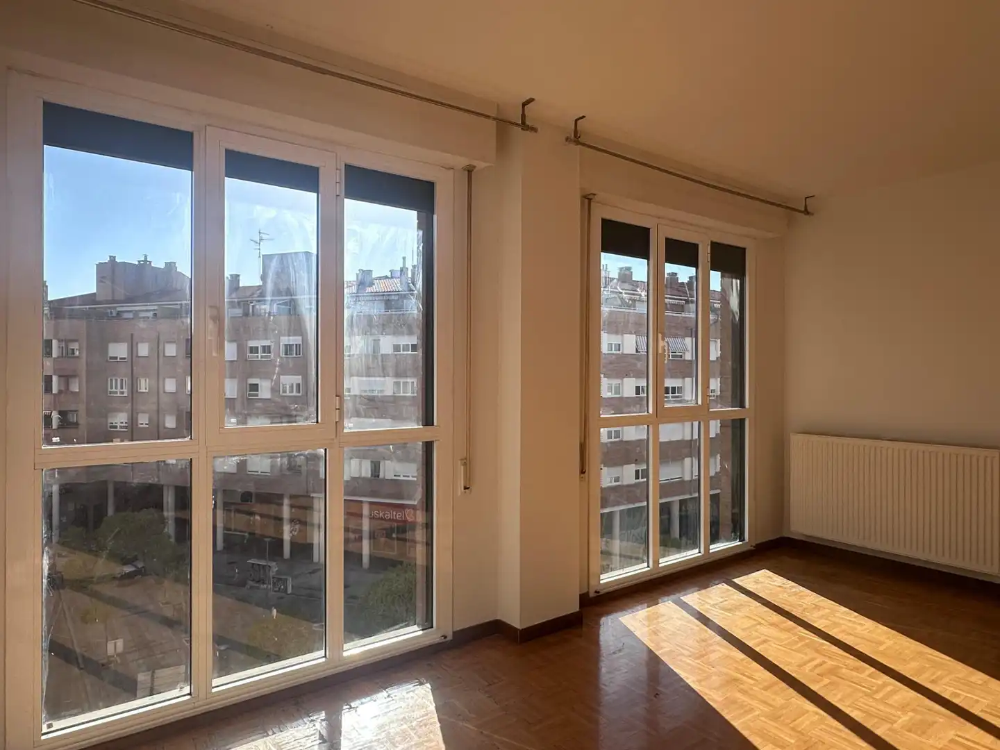 Sala de estar de Piso en venta en Ansoáin / Antsoain con Calefacción, Parquet y Trastero
