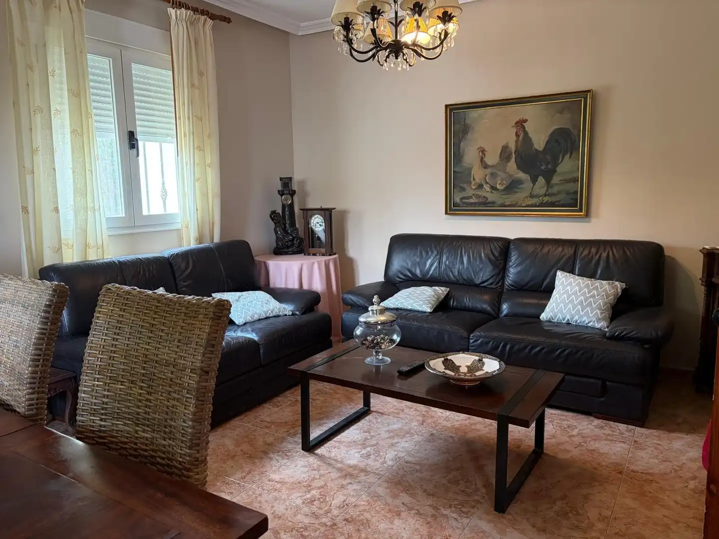 Sala d'estar de Casa o xalet en venda en Madrid amb Calefacció i Jardí privat