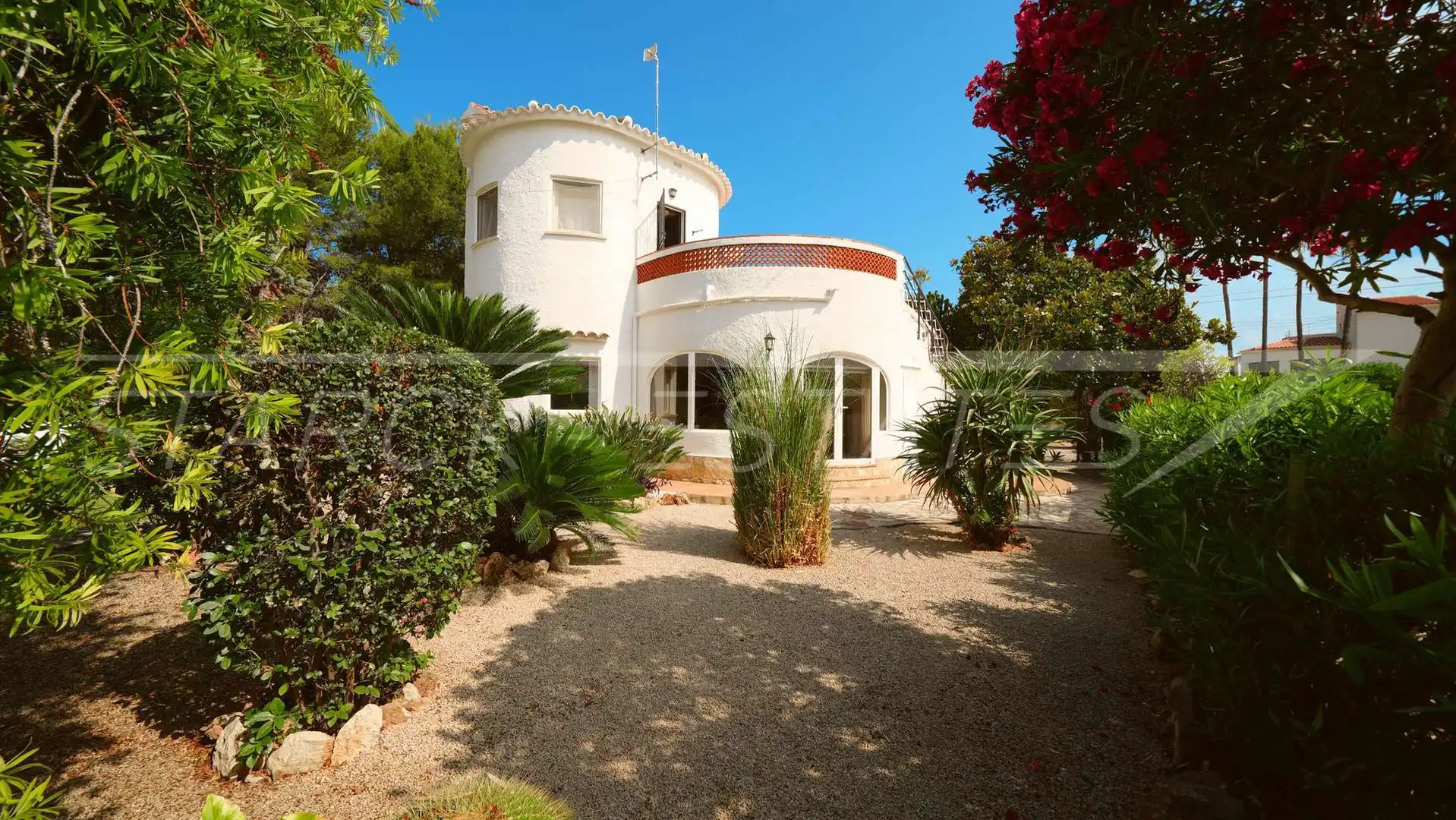 Vista exterior de Casa o xalet en venda en Els Poblets amb Aire condicionat, Jardí privat i Piscina