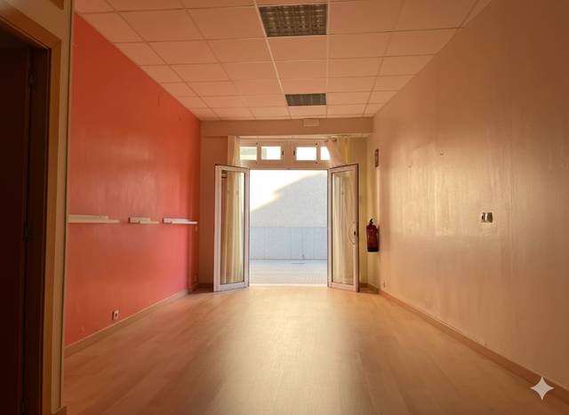 Local comercial en Venta en Carrer de la Mare de Déu de Núria en Centre - Cordelles