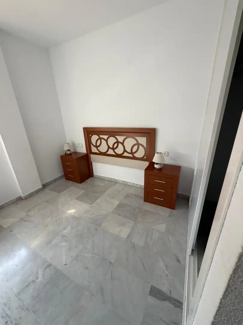 Dormitori de Apartament de lloguer en Dos Hermanas amb Aire condicionat, Moblat i Rentadora