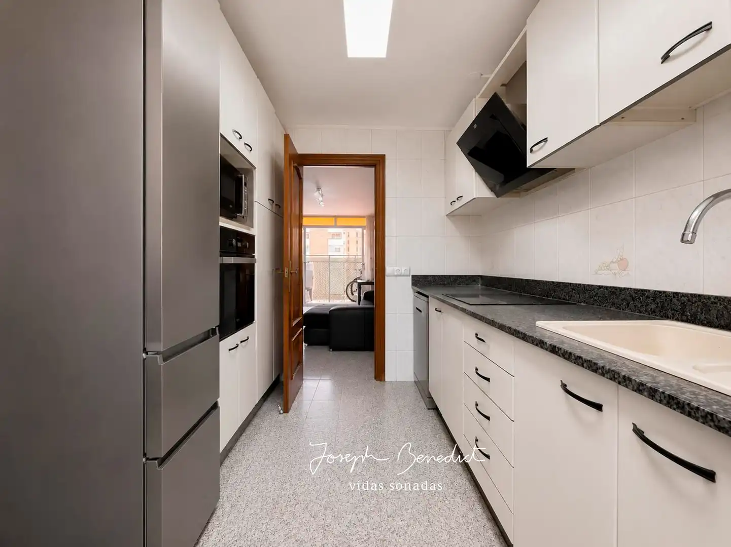 Kitchen of Flat for sale in L'Hospitalet de Llobregat  with Air Conditioner, Heating and Terrace