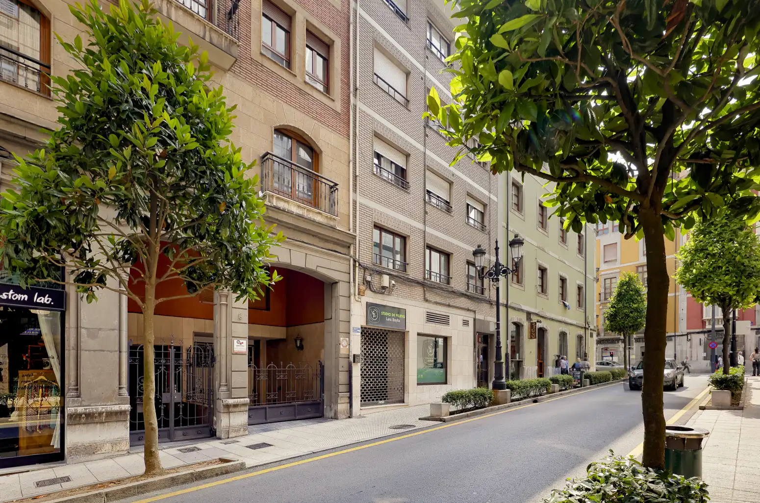 Vista exterior de Pis en venda en Oviedo  amb Calefacció, Parquet i Traster