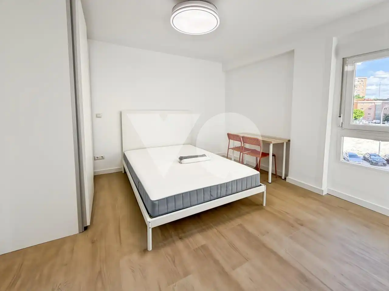 Habitación de Piso para compartir en Madrid con Calefacción y Amueblado