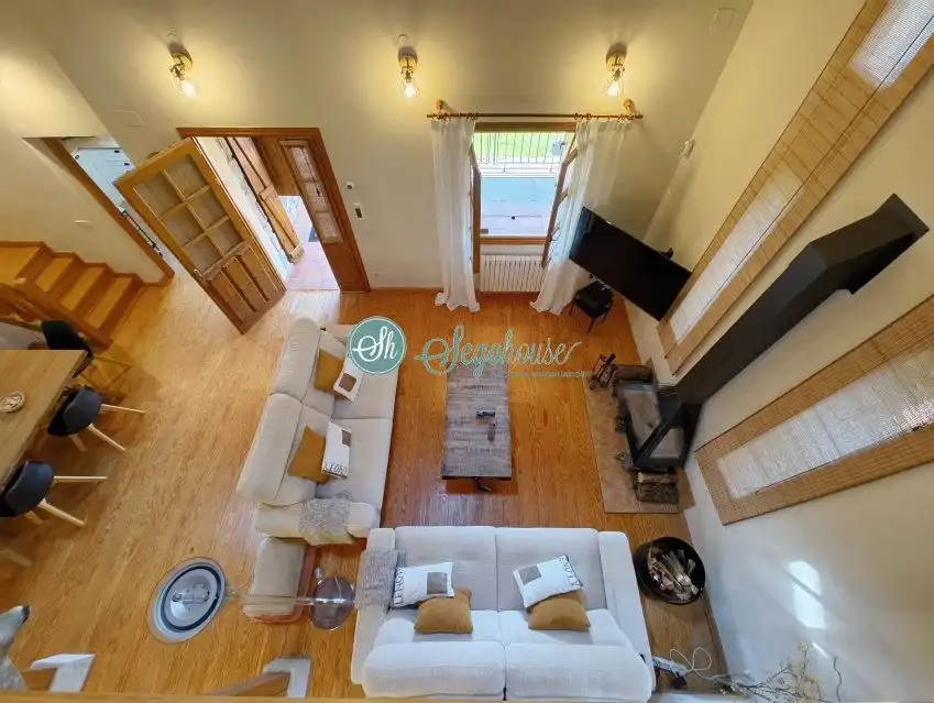 Sala de estar de Casa o chalet en venta en Palazuelos de Eresma con Calefacción, Terraza y Amueblado