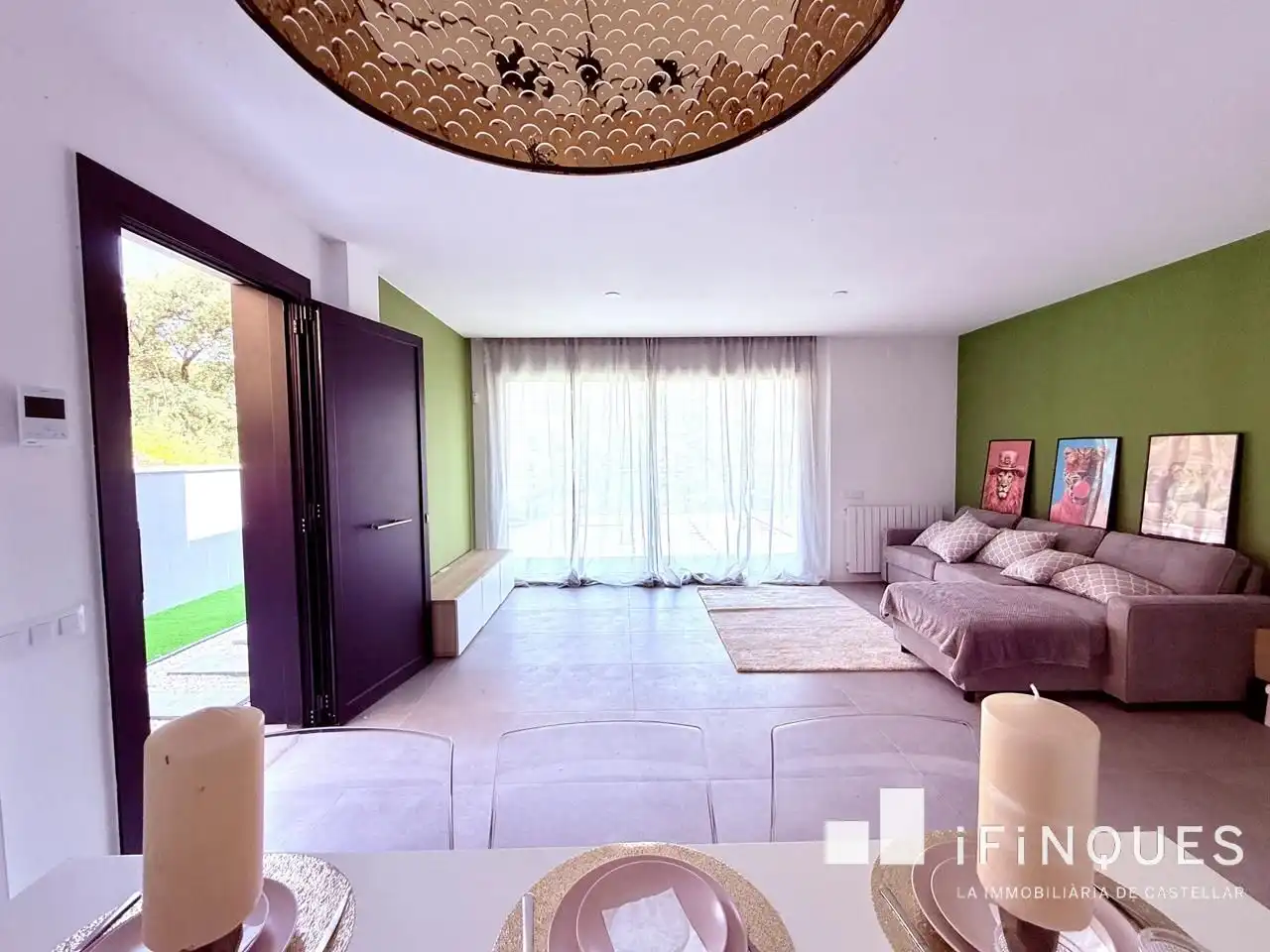 Sala d'estar de Casa adosada en venda en Castellar del Vallès amb Jardí privat, Terrassa i Balcó