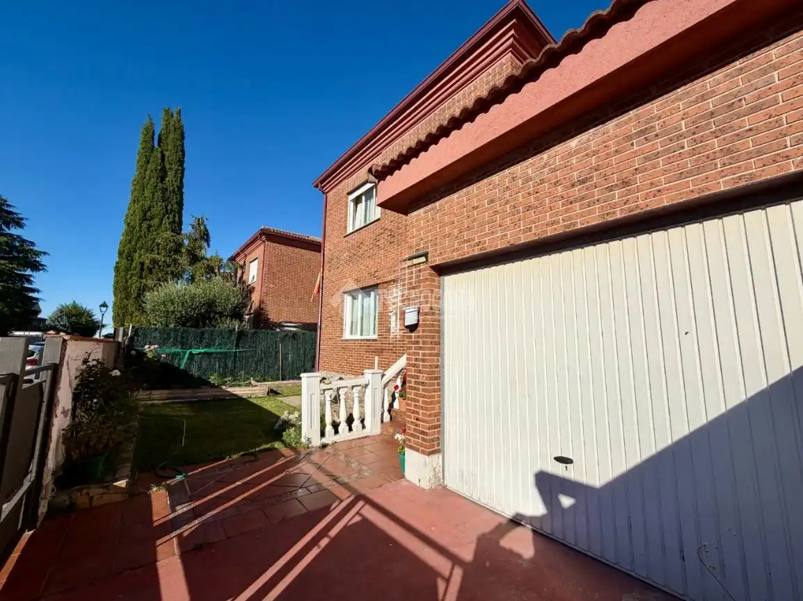 Casa pareada en venta en Villanueva de la Torre, imagen 2