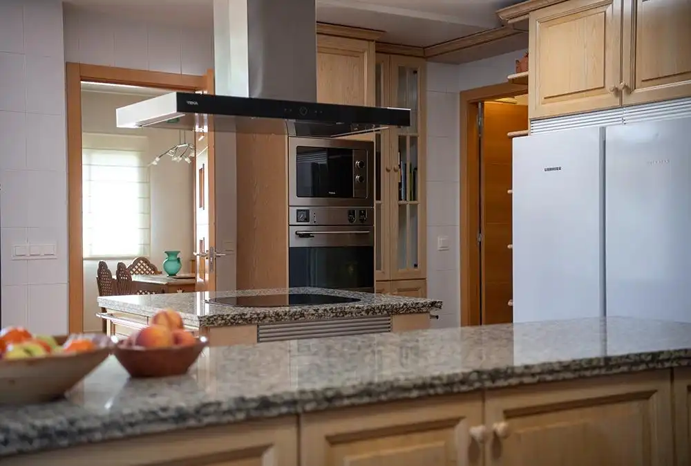 Cocina de Casa o chalet en venta en Bormujos con Aire acondicionado, Calefacción y Jardín privado