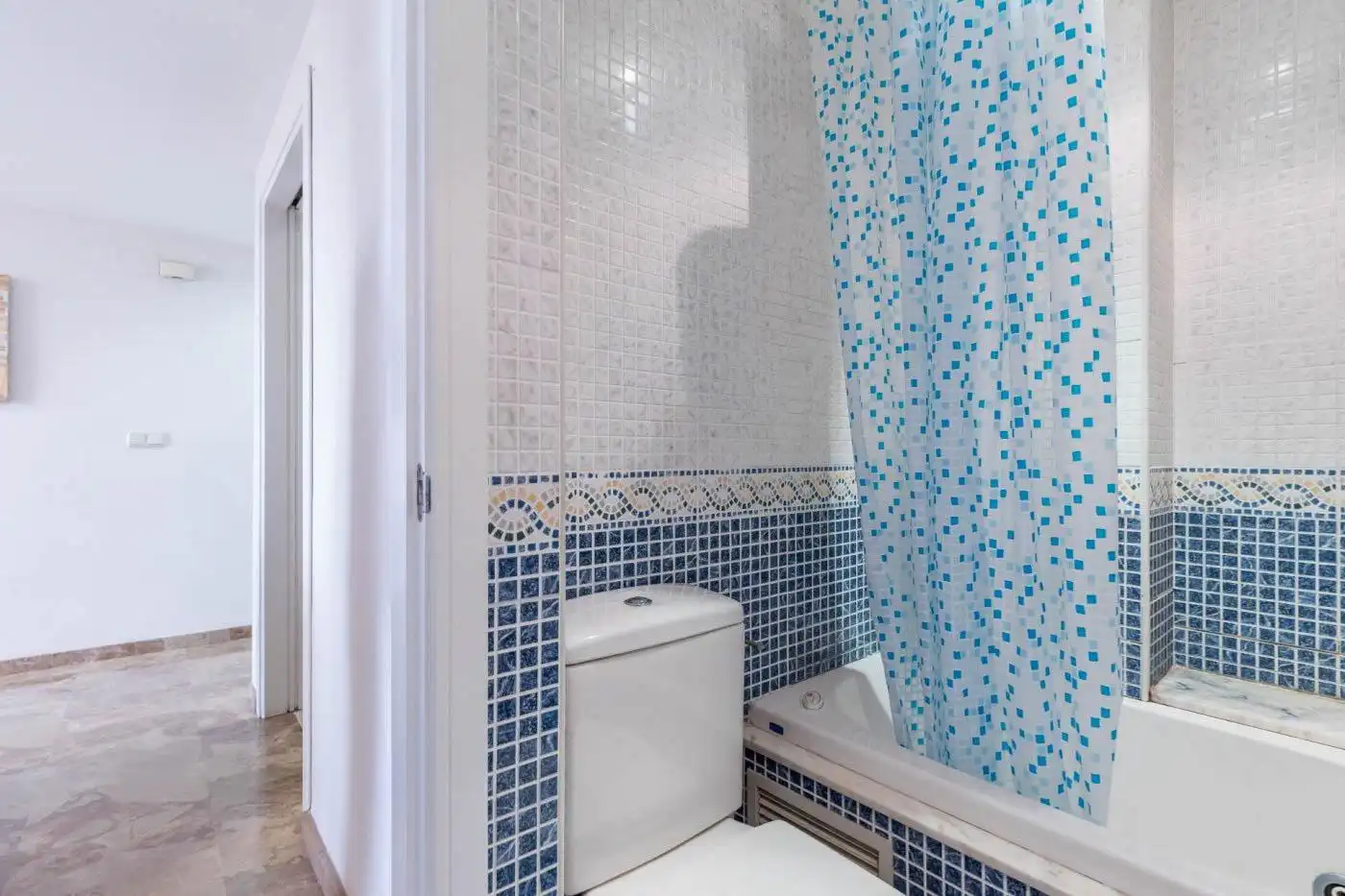 Baño de Apartamento de alquiler en Valencia con Aire acondicionado, Calefacción y Amueblado
