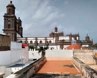 Vista exterior de Casa o xalet en venda en Las Palmas de Gran Canaria amb Rentadora i Balcó