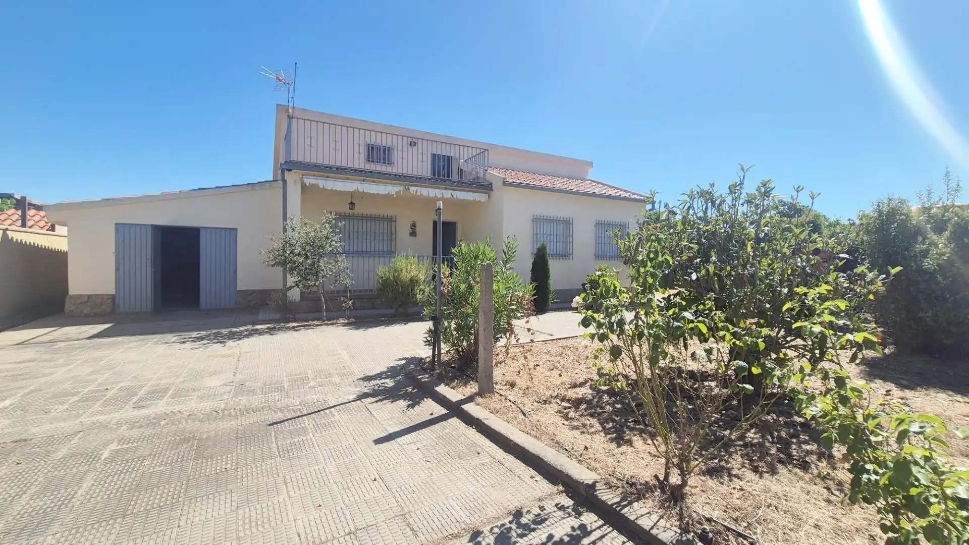Exterior view of Houses for sale in Calvarrasa de Abajo  with Heating, Storage room and Furnished