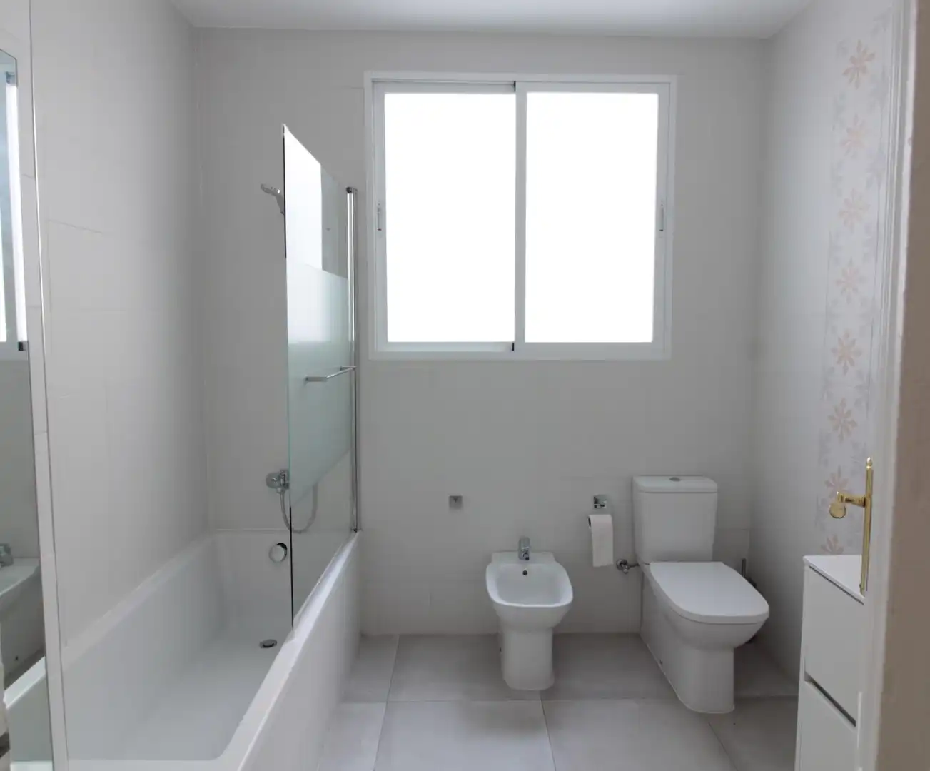 Baño de Piso de alquiler en Valencia con Balcón