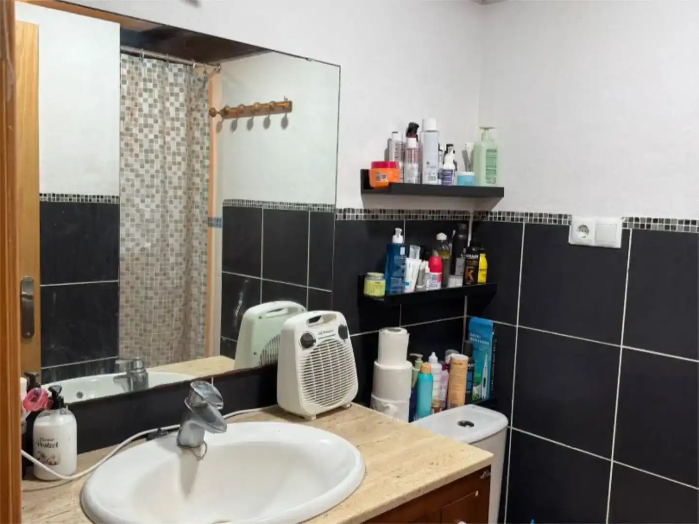 Bathroom of Flat for sale in Potries  with Air Conditioner, Private garden and Storage room