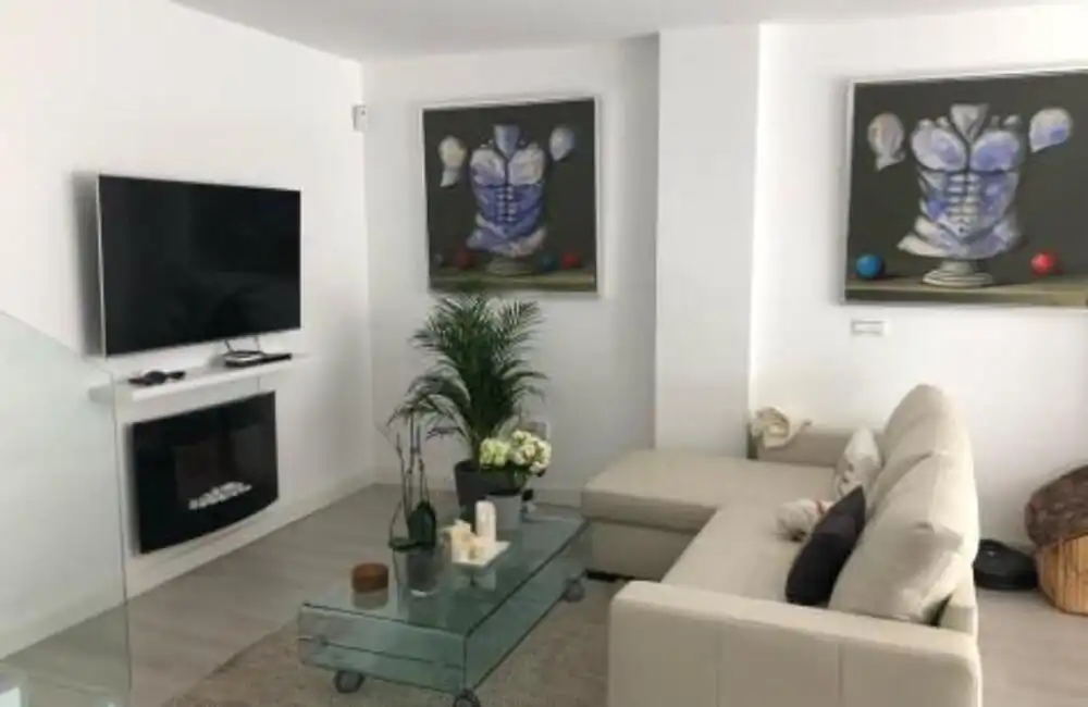 Sala d'estar de Àtic en venda en Marbella amb Aire condicionat, Terrassa i Piscina