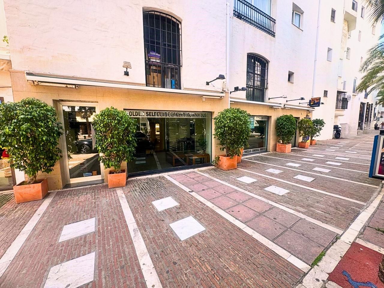 Office for sale in Puerto Banús