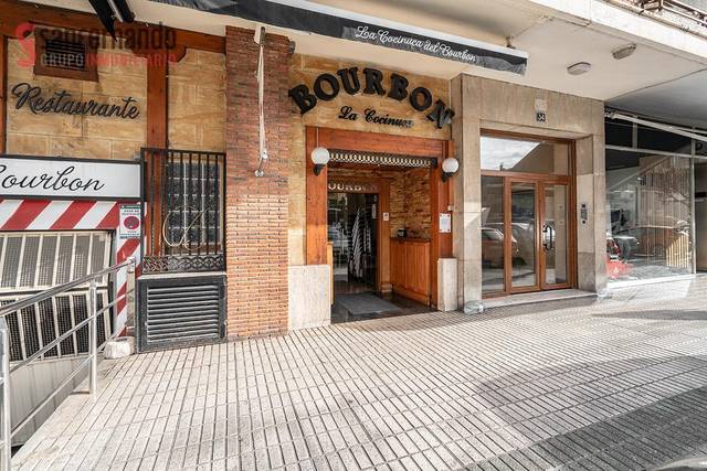 Local comercial en Venta en Renedo