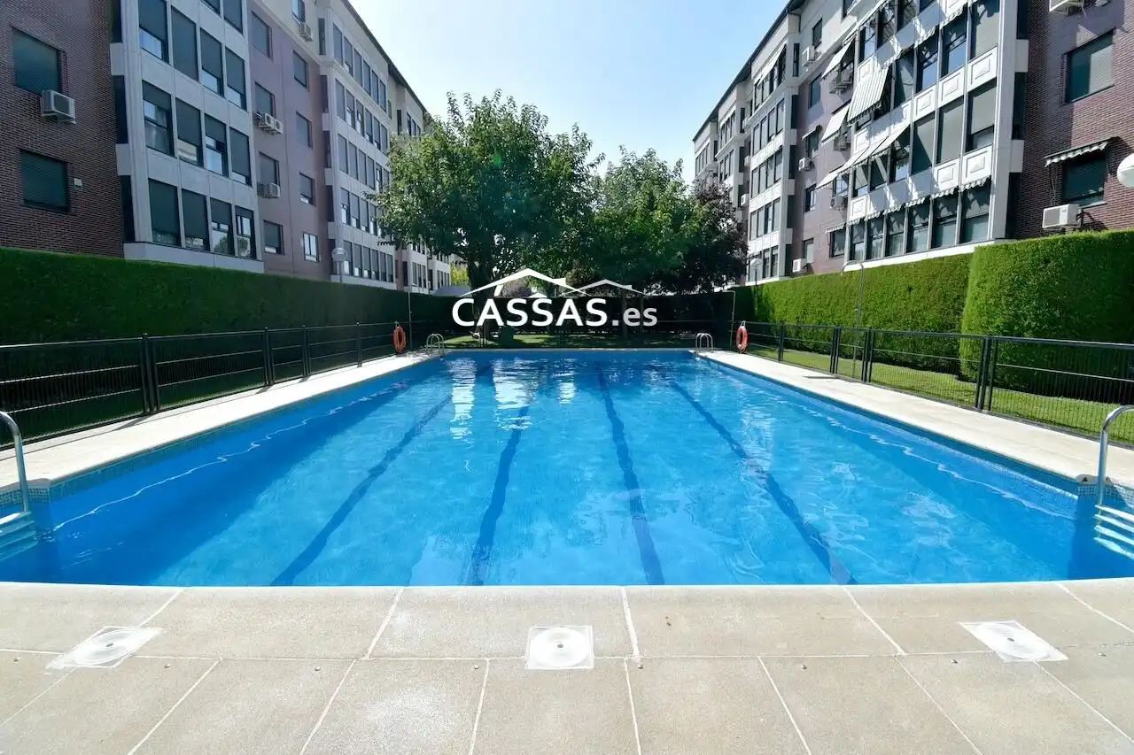 Swimming pool of Flat for sale in Torrejón de Ardoz  with Heating, Parquet flooring and Storage room