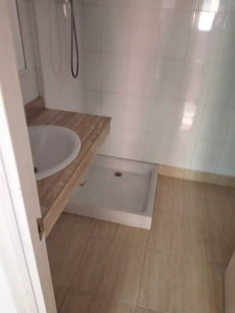 Baño de Piso de alquiler en Barcelona con Calefacción, Terraza y Horno