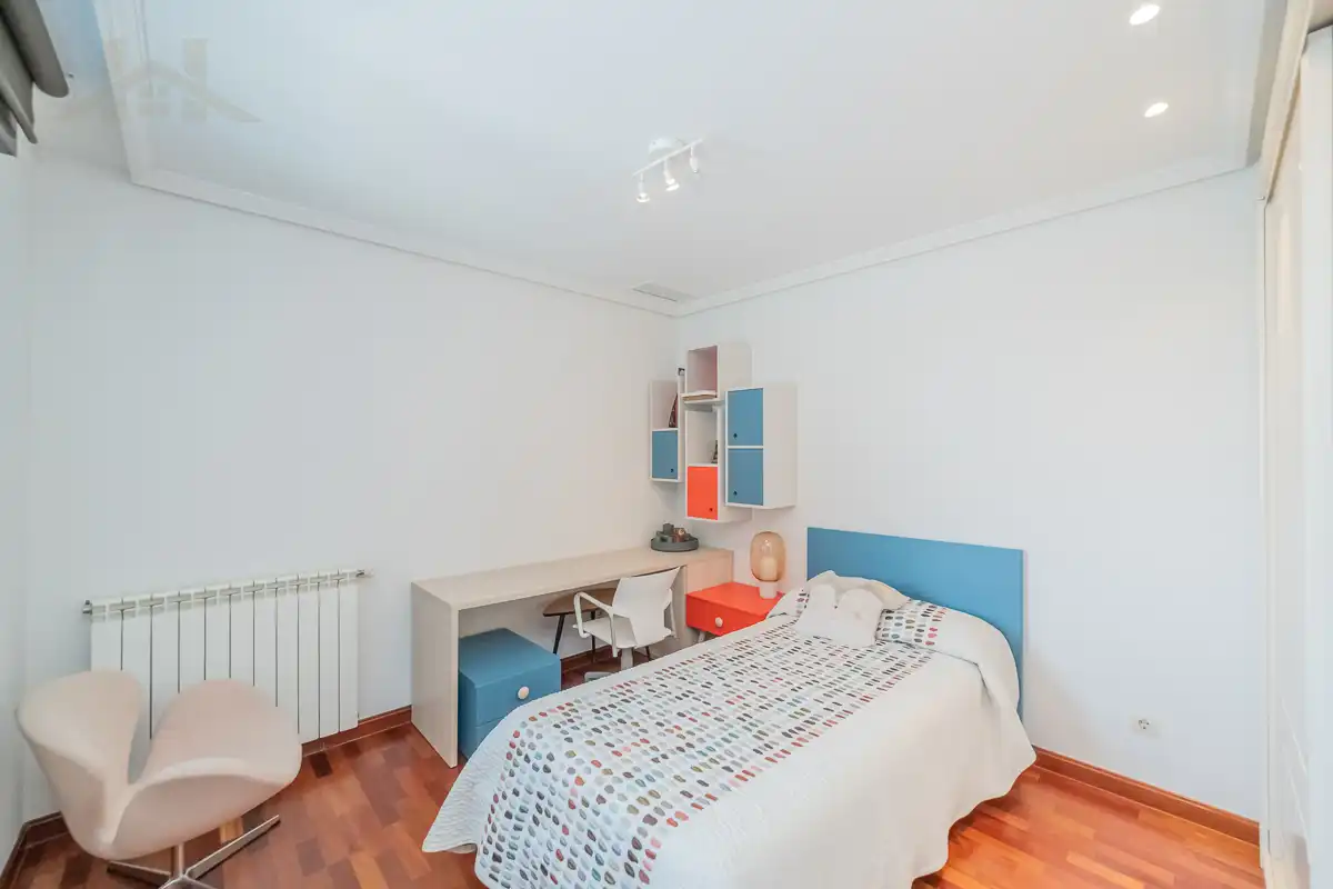 Habitación de Dúplex en venta en Majadahonda con Aire acondicionado, Calefacción y Parquet