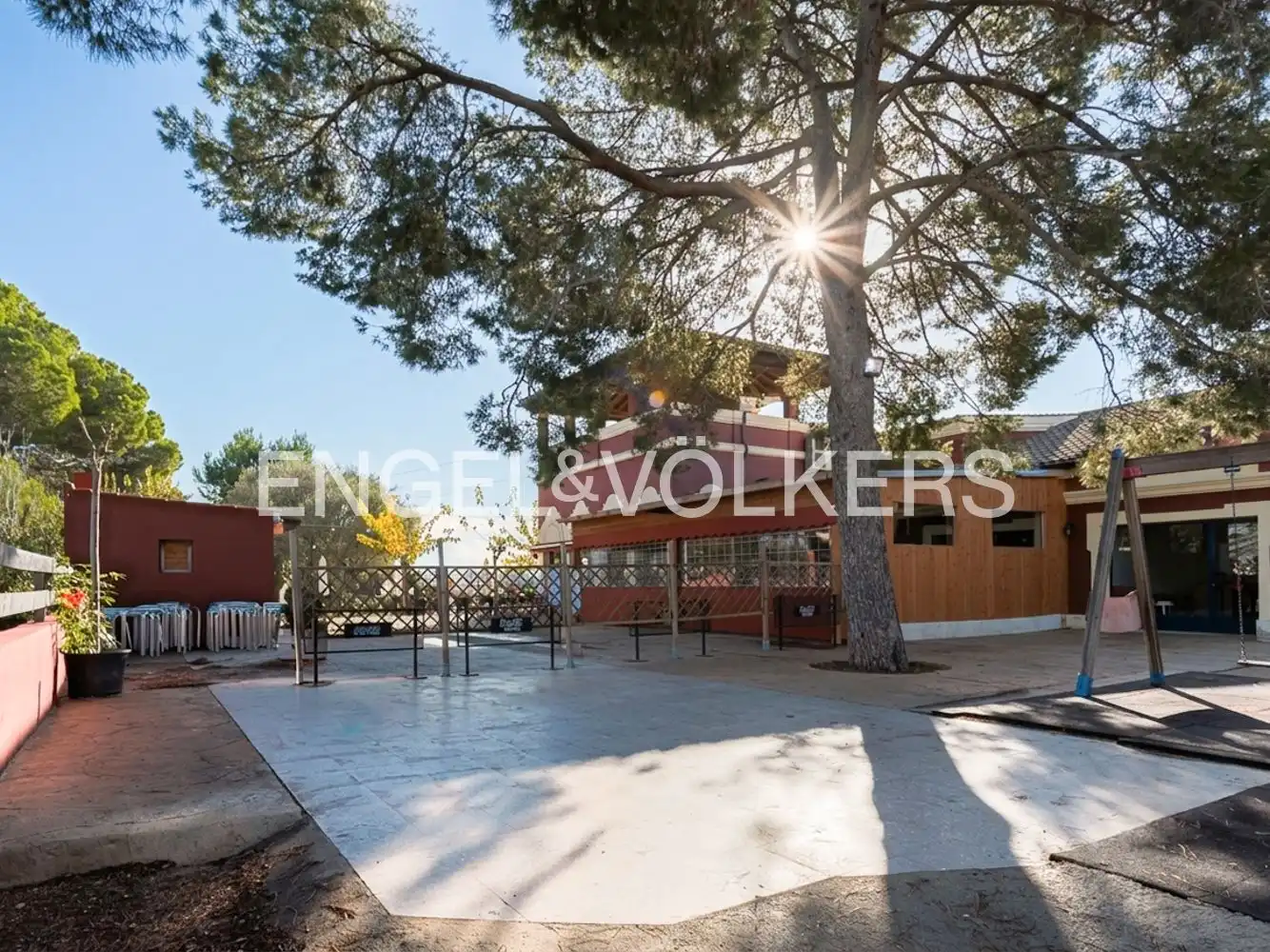 Vista exterior de Casa o xalet en venda en Riba-roja de Túria amb Aire condicionat, Calefacció i Jardí privat