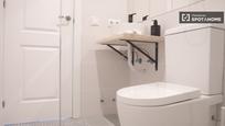Bathroom of Flat to rent in  Madrid Capital  with Air Conditioner, Heating and Furnished