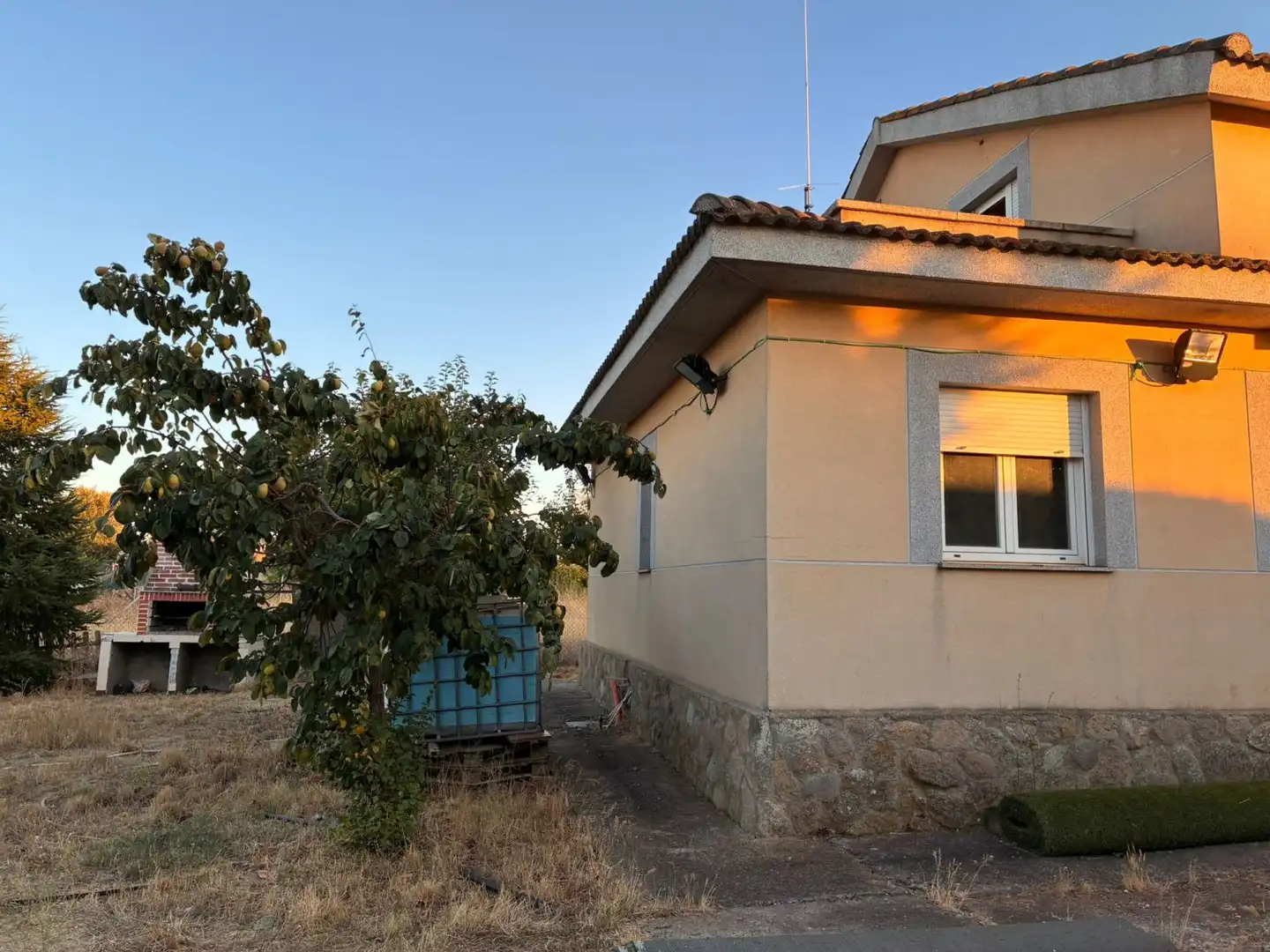 Vista exterior de Casa o xalet en venda en Calvarrasa de Arriba amb Calefacció i Terrassa