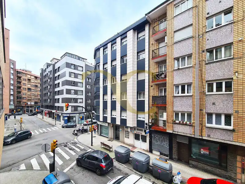 Außenansicht von Wohnungen zum Verkauf in Gijón  mit Heizung und Abstellraum