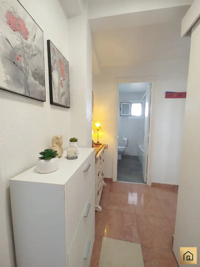 Baño de Piso en venta en Benidorm con Terraza, Amueblado y Alarma