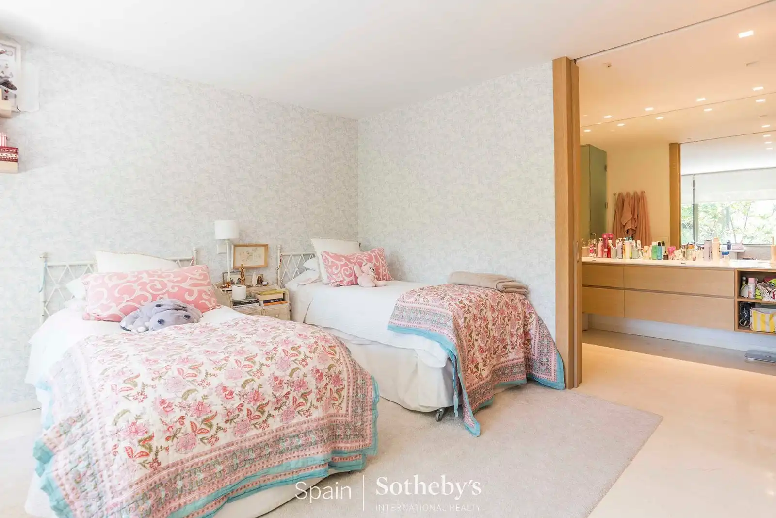 Habitación de Casa adosada en venta en Madrid con Aire acondicionado, Calefacción y Jardín privado