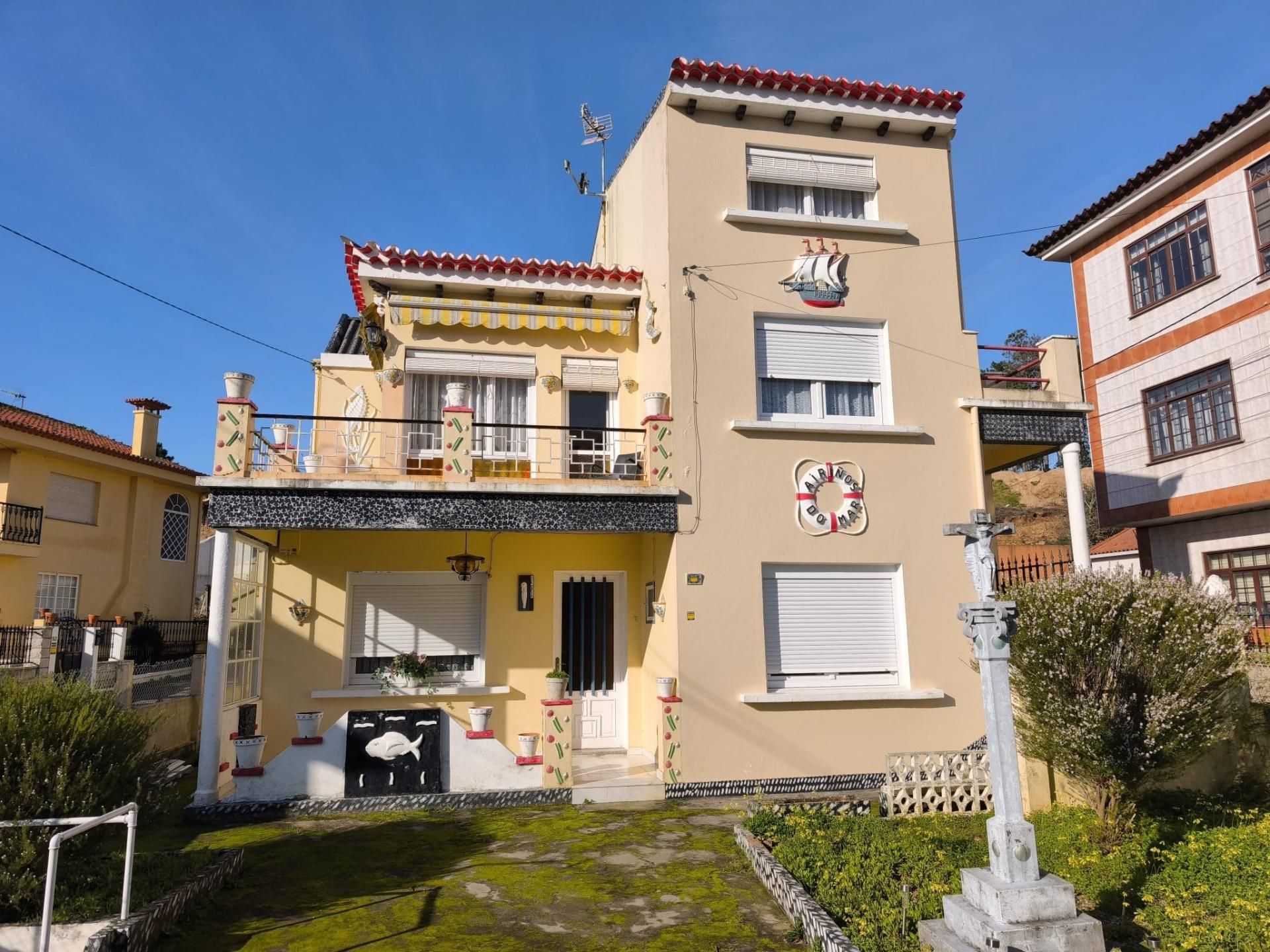 Vista exterior de Casa o chalet en venta en Ribeira con Terraza y Balcón
