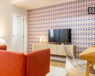 Living room of Flat to rent in  Madrid Capital  with Air Conditioner, Heating and Furnished