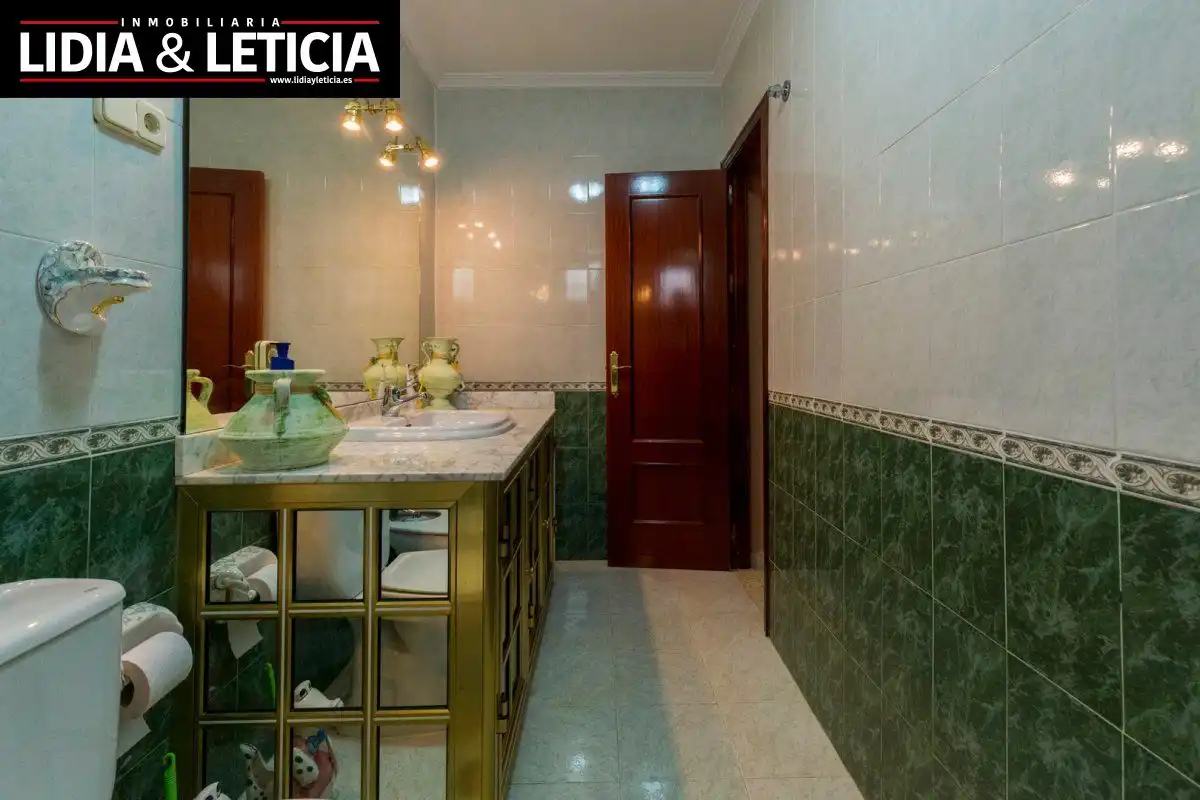 Baño de Casa o chalet en venta en Alcalá de Guadaira con Aire acondicionado, Calefacción y Jardín privado