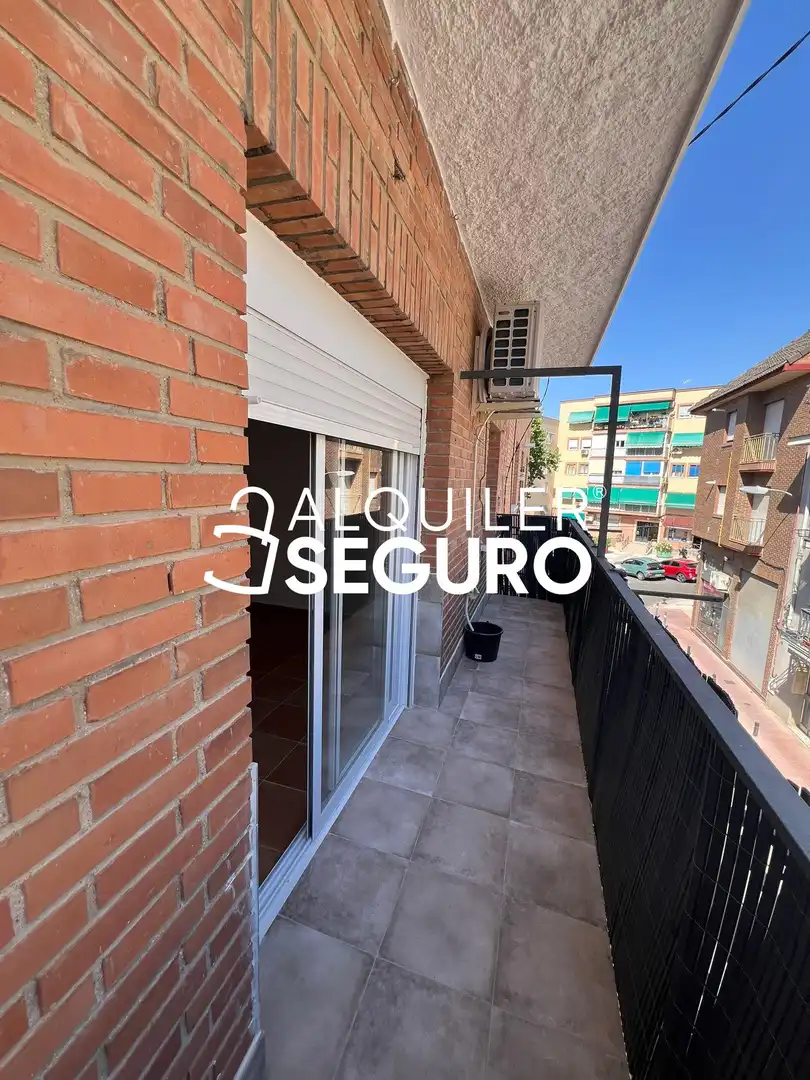 Außenansicht von Wohnung zur Miete in Alcobendas mit Klimaanlage, Heizung und Terrasse