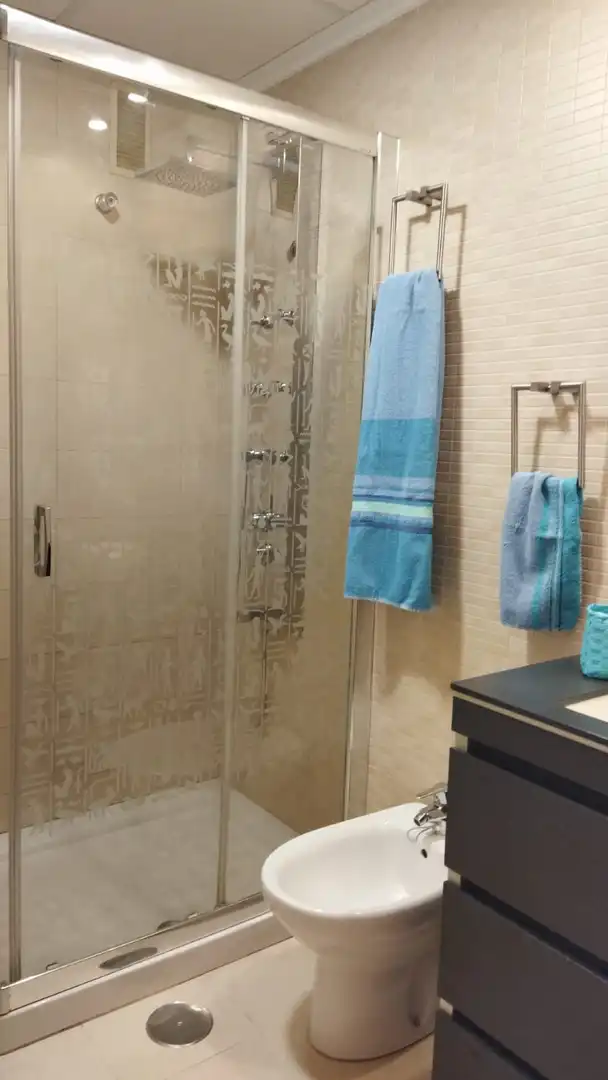 Badezimmer von Wohnung zur Miete in Almansa mit Klimaanlage, Heizung und Parkett