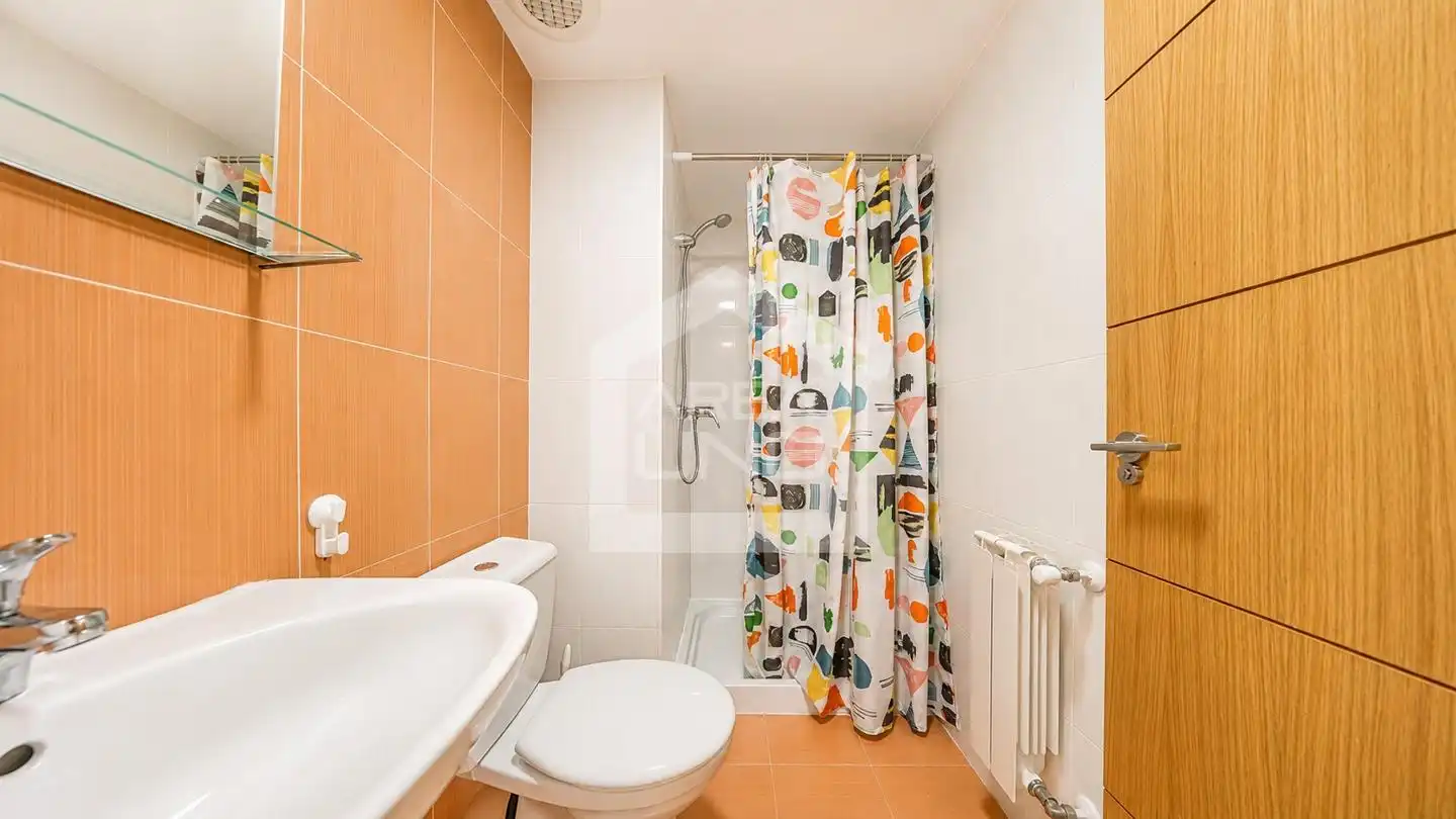 Bathroom of Flat for rent in Fuenlabrada  with Air Conditioner, Heating and Storage room