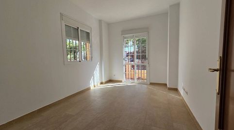 Foto 5 de Casa adosada en venda a Avenida Avenida Ingeniero José Luis Prats, Arenal - La Pólvora, Dos Hermanas