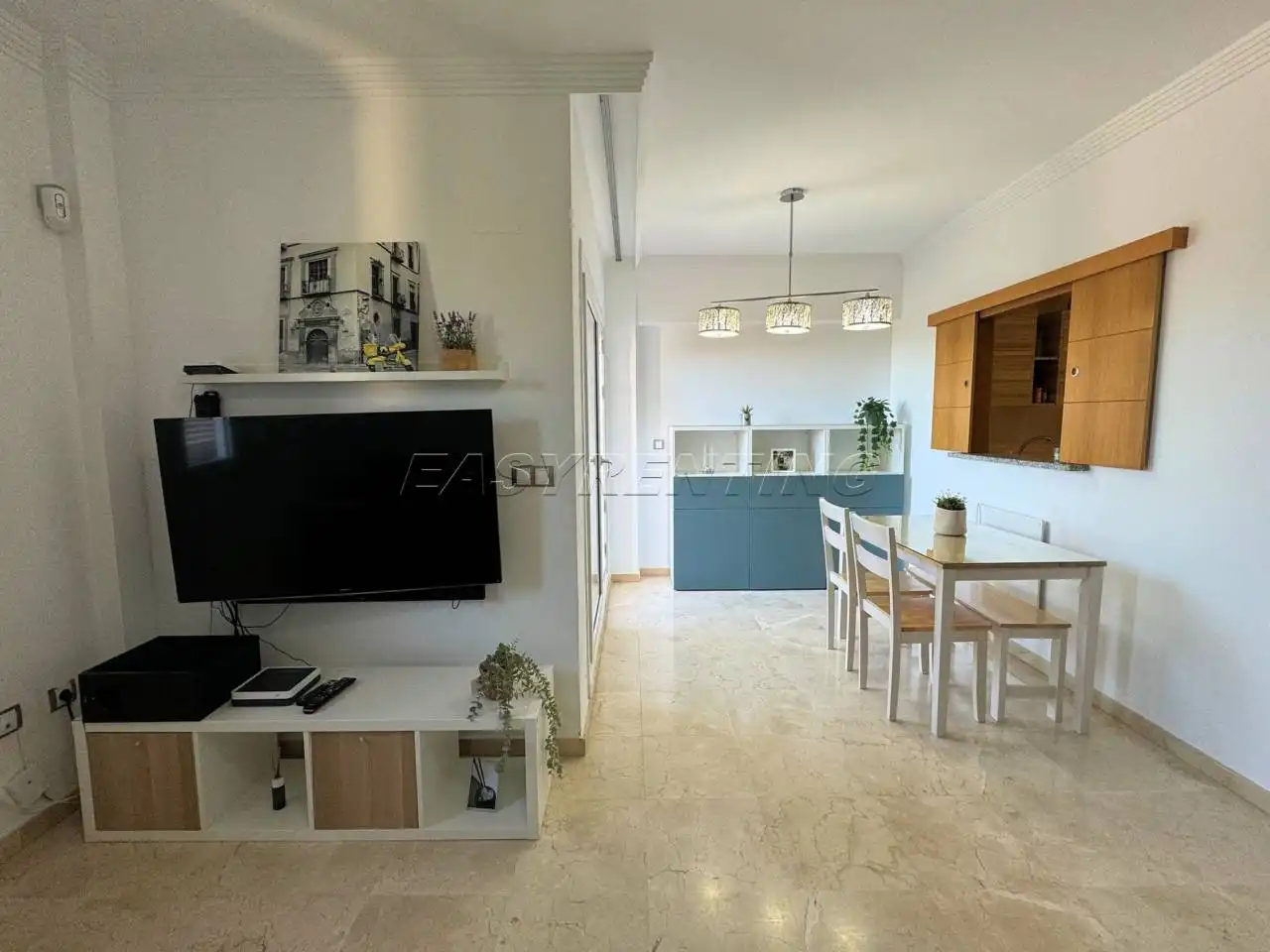 Sala d'estar de Casa adosada de lloguer en La Línea de la Concepción amb Terrassa, Moblat i Piscina comunitària